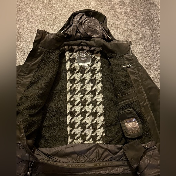 Boys Ripzone winter jacket - size 16 - Picture 2 of 4